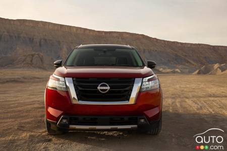 2022 Nissan Pathfinder, front